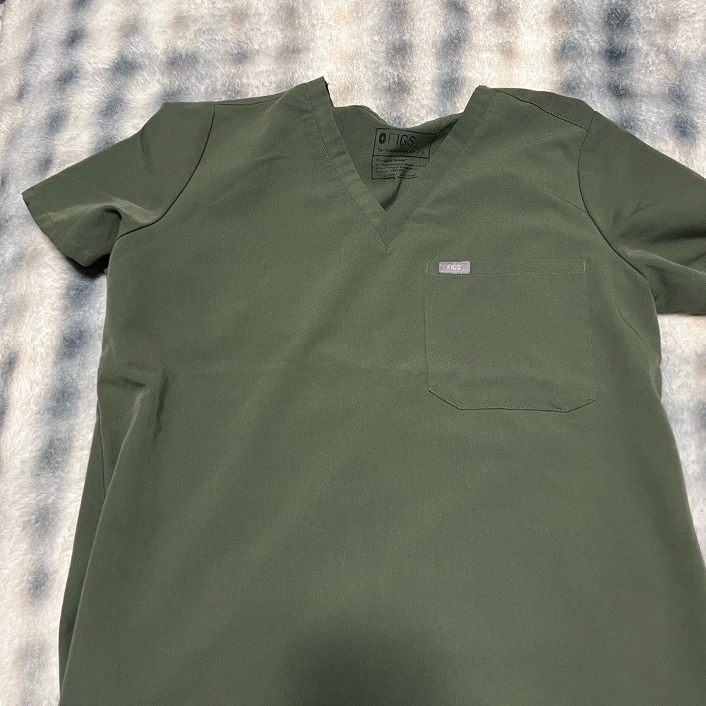 FIGS XL top and XLT pants